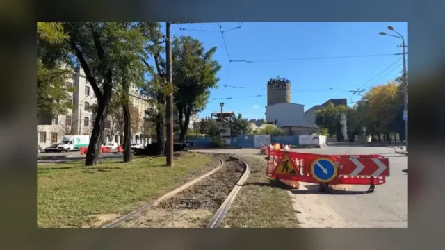 У Дніпрі біля ДРАМіКОМу перекрили проїзд через трамвайні колії до 16 жовтня
