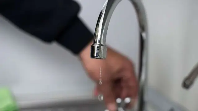 У Дніпрі через аварії відключили воду на лівому березі та в трьох житломасивах